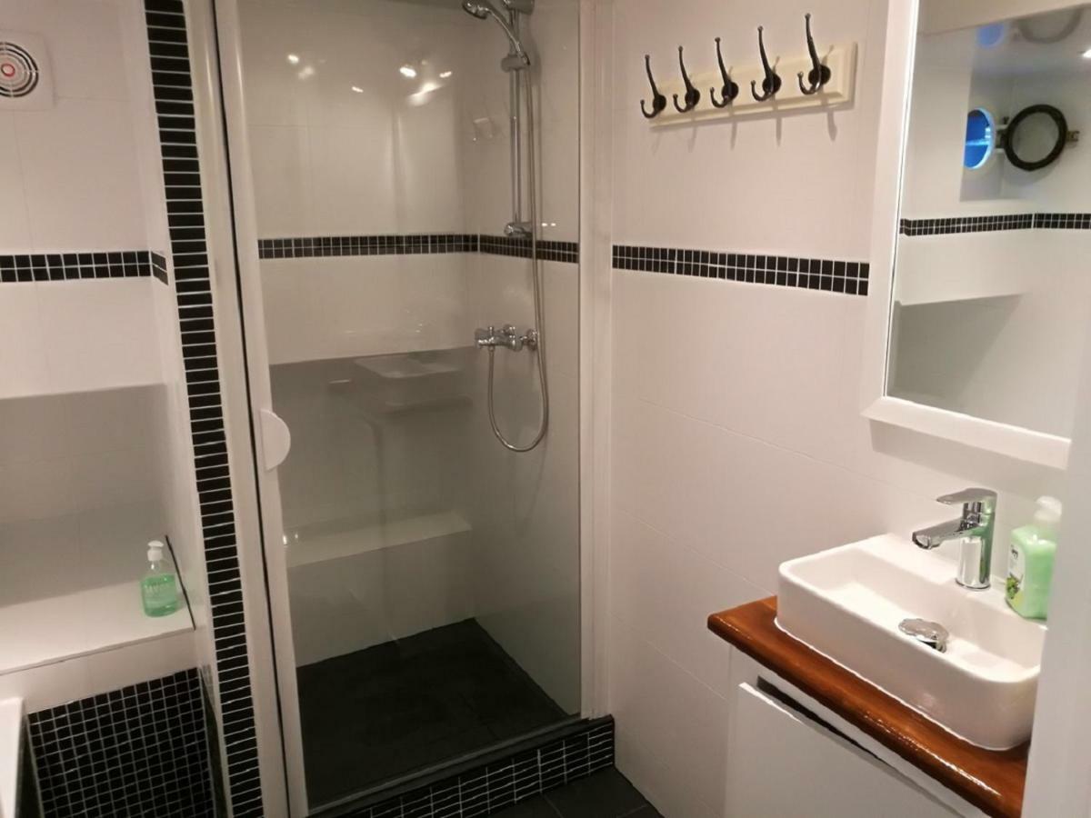 Houseboat Rose Apartment Amsterdam Bagian luar foto